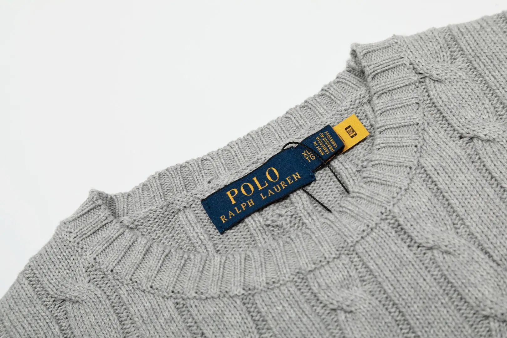 P154 💰 "Top quality" Style number: DS222# (not off the shelves all year round) [Ralph Lauren round neck pocket style solid color pony embroidered logo knitted short sleeves] ✅Ralph Lauren Ralph Lauren classic basic pocket all-match style goddess knitted short sleeves for all seasons ✅Main supplier platform live broadcast Wholesale entity Replenish when out of stock Not off the shelf ✅ZP quality 1:1 version Scan the code to enter the GF website Counter quality ✅Details and quality are the only one in Guangzhou. Imported quality cotton yarn, focusing on high-end, cost-effective, good quality needless to say. ✅The version is restored to the original order. The maximum size can be worn up to 160 pounds. Loose, comfortable and stress-free. ✅The upper body is simple and easy to match. A must-have for goddess ootd. Good-looking clothes are never picky. A must-have in the goddess’ wardrobe. Size: S-XL. Color: White, almond, purple, orange, gray, yellow, black, khaki, pink, navy, rose, green. Chinese red olive green light blue white label light blue blue label